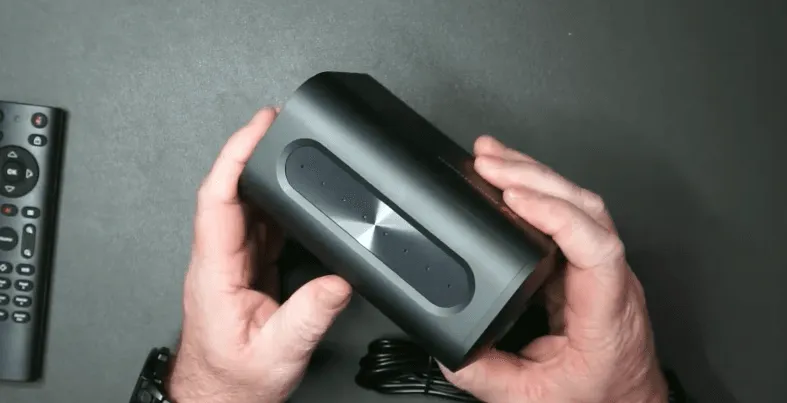 NearStream VM20 includes an eight-microphone array with built-in noise cancellation