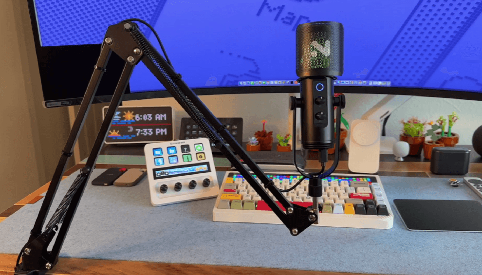 A Flexible Boom Arm That Fits Real Desks