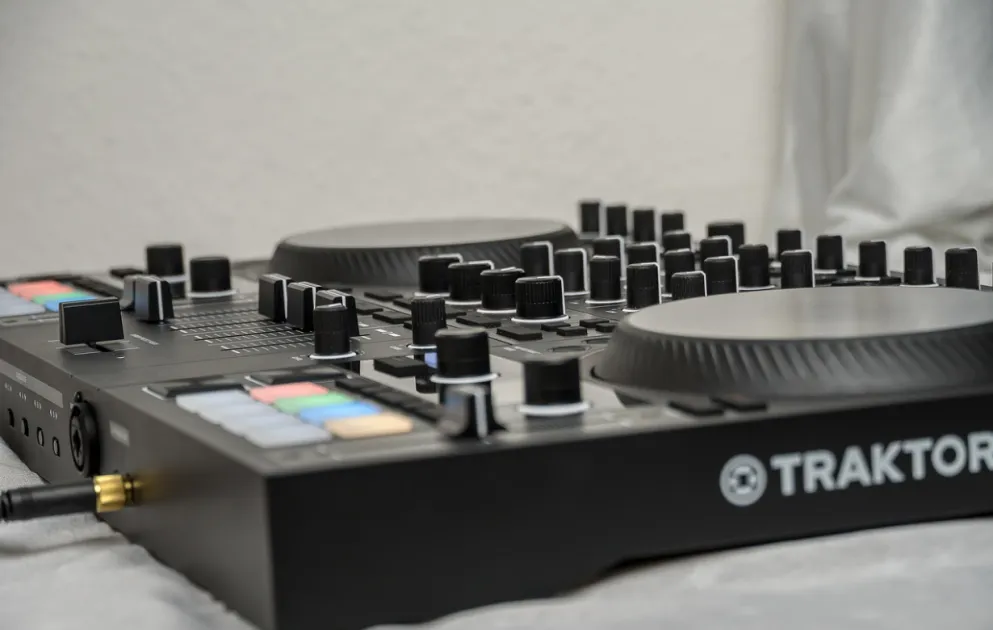 Podcast Audio Mixer Setup Guide: NearStream AMIX40U | NearStream