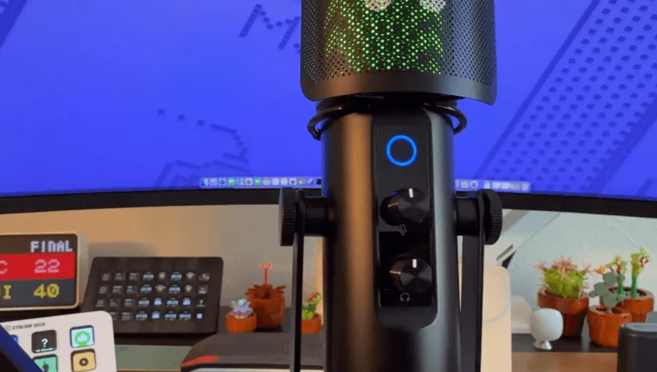 you can adjust mic gain and monitor levels in real time 