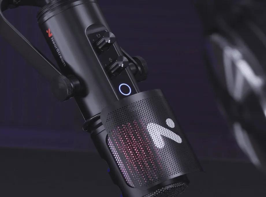 AM30U condenser mic delivers louder, clearer vocals without peaking due to its higher sensitivity