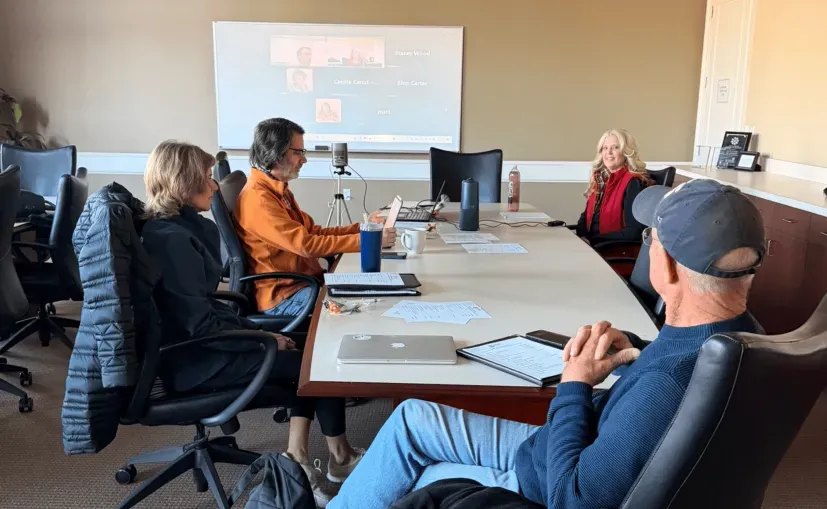 360-pro-conference-camera-in-meeting-room(1).png