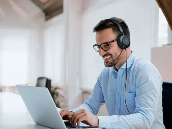 im Büro arbeiten