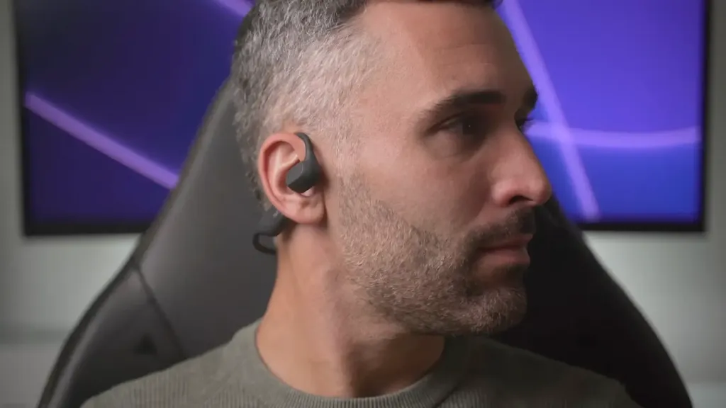 Andy wearing Nuroum OpenEar Pro 2 open-ear headset with neckband design, demonstrating a snug and secure fit for professional office or casual outdoor use.