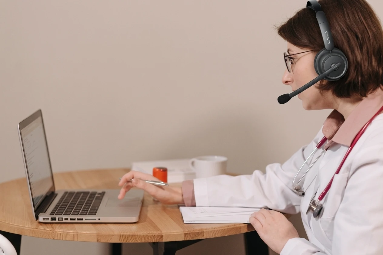 Medical scribe using dual ear noise cancelling headset for EHR dictation