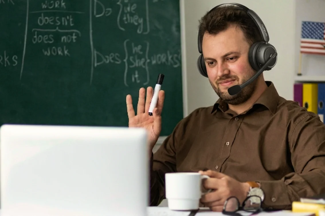 ESL tutor teaching phonics online