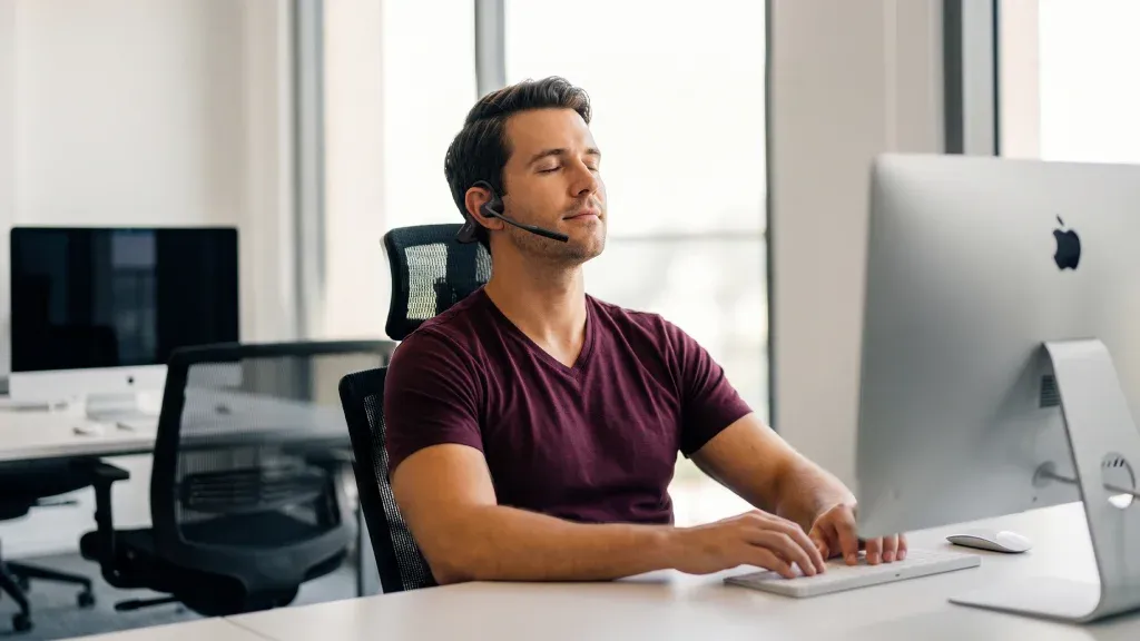 openear-headset-with-mic-for-apple-users.webp