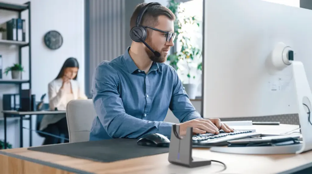 Everyday workers using dual-ear Bluetooth headsets in noisy work environments