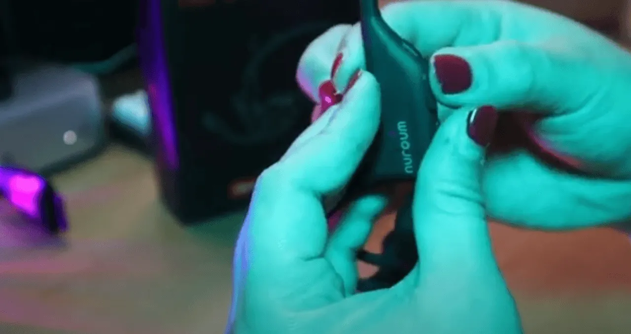 yennybelles-earphones-that-don-t-fall-out-connection.png